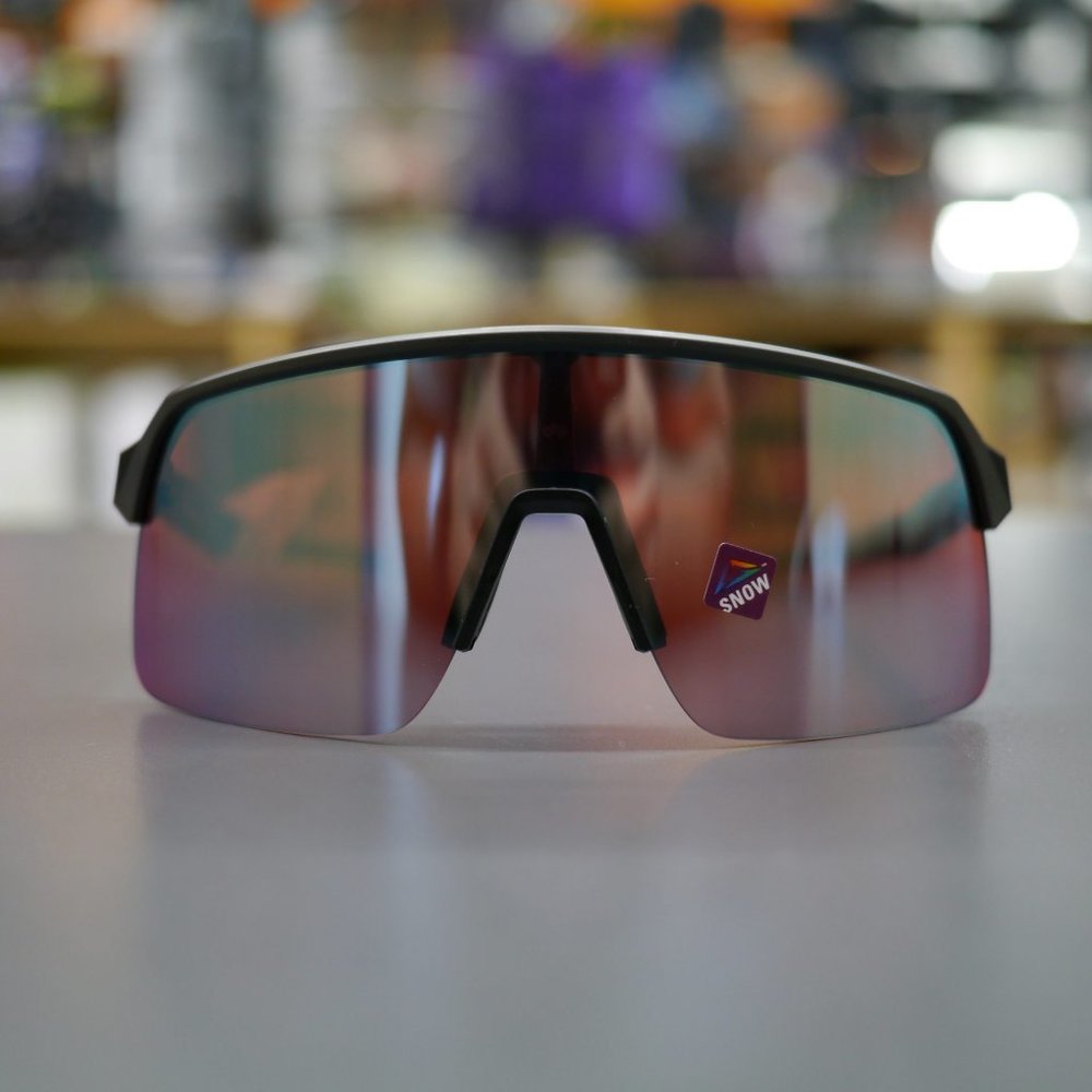 OAKLEY SUTRO LIGHT- SNOW SAPPHIRE LENS. OO9463-1739